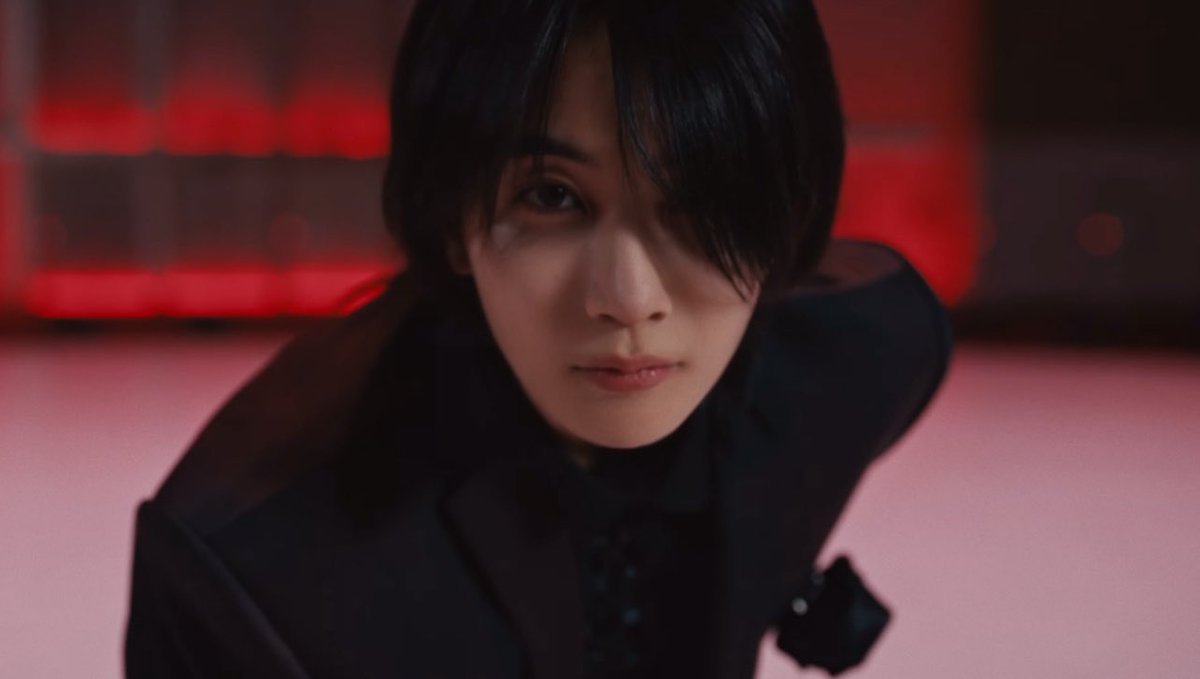 flamehanie's tweet photo. THE SCENE WHEN MAESTRO JEONGHAN APPEARED IS CRAZY AGSBJDDJ HIS SMIRK😭😭😭 YOON JEONGHAN ❤️‍🔥❤️‍🔥❤️‍🔥❤️‍🔥 https://t.co/8kTrVWmY72