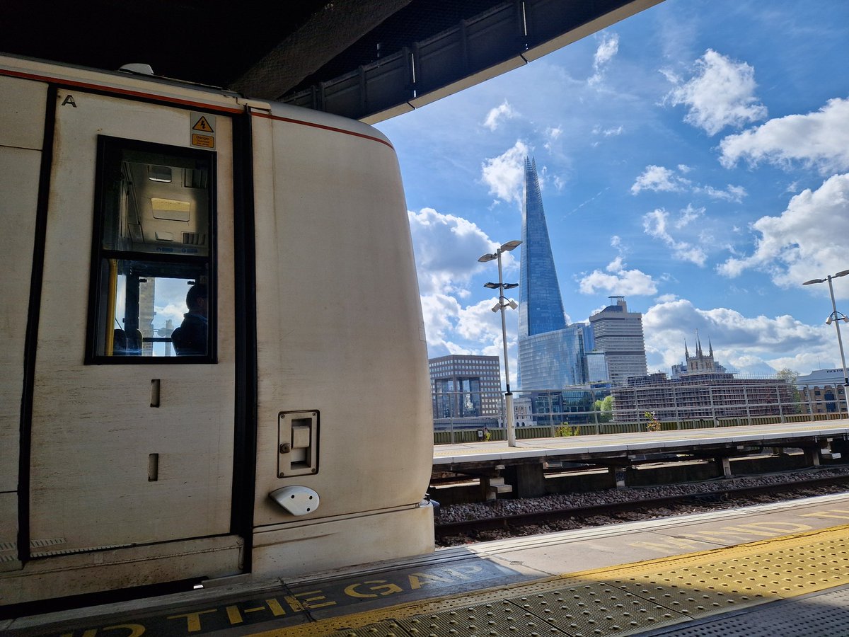 I'm working a rest day today, and had my lunch at Cannon St. What a glorious sunny sight awaited us when my trainee and we came to get our train.