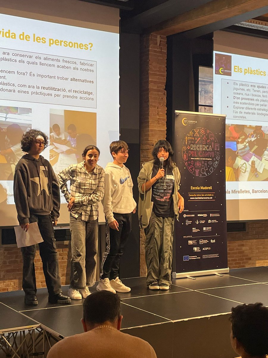 Aliances Magnet (@aliancesmagnet) on Twitter photo Plàstics sí, plàstics no? D’on provenen? De què estan fets? què passa quan els llencem?
L'<a href="/EMiralletes/">Escola Miralletes</a> i la <a href="/UBDivulga/">La UB Divulga</a> han trobat resposta aquestes preguntes entorn de l'ús del plàstic. L'Ona, en Hafsa, en Lluc i l'Angeles ens ho expliquen #NitRecerCAT Plàstics sí, plàstics no? D’on provenen? De què estan fets? què passa quan els llencem?
L'<a href="/EMiralletes/">Escola Miralletes</a> i la <a href="/UBDivulga/">La UB Divulga</a> han trobat resposta aquestes preguntes entorn de l'ús del plàstic. L'Ona, en Hafsa, en Lluc i l'Angeles ens ho expliquen #NitRecerCAT