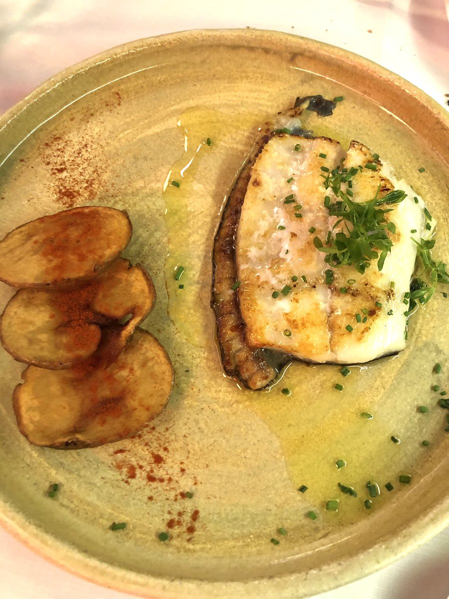 🍽️Bodega Sepúlveda en el barri de Sant Antoni📍Barcelona.

💯Cargols amb herbes aromàtiques recepta pròpia😍

🍷Castell d’Encús, Ekam 2021, Riesling amb un toc d’albariño, un espectacle de vi de muntanya de Thalarn🥰 Costers del Segre⛰️