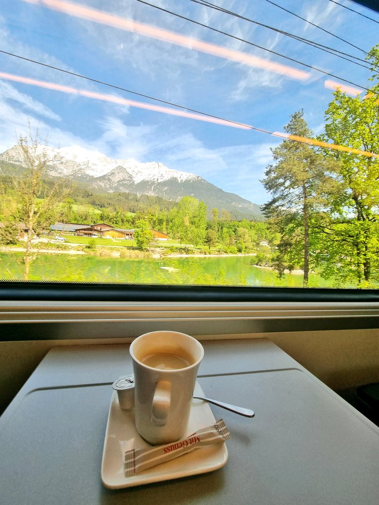 nonstopeurotrip's tweet image. This morning I'm onboard one of the BRAND NEW Railjet sets from #Innsbruck 🇦🇹 to #Münich 🇩🇪 I've got a whole First Class coach to myself, so thanks @unsereOEBB for arranging that 🤭 It's certainly different, but there are some downsides imho 🧐 #Interrail #NonstopEurotrip