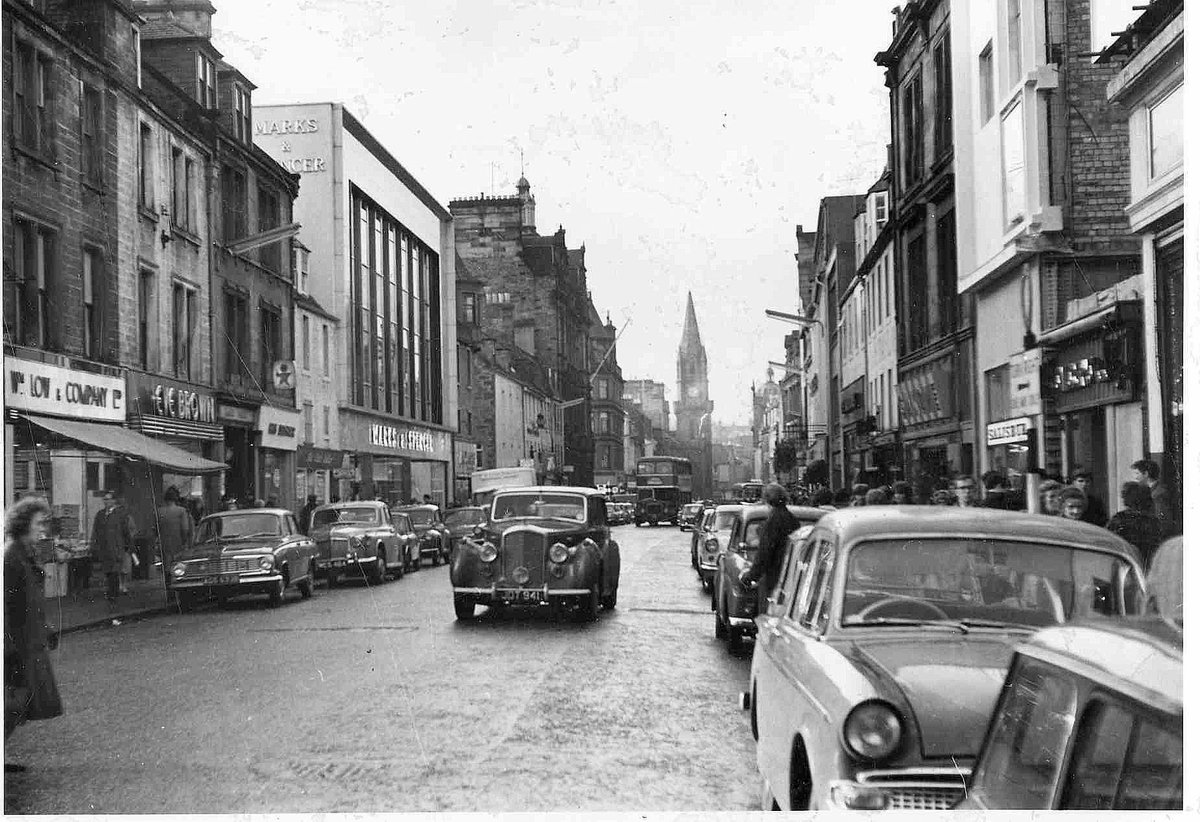 This undated view of Perth High Street features Wm Lows, Eve Brown, and Marks & Spencer on the left. And on the right, we're not sure. Open to suggestions.

📷 Local & Family History Collection, AK Bell Library

#ExploreYourArchive
