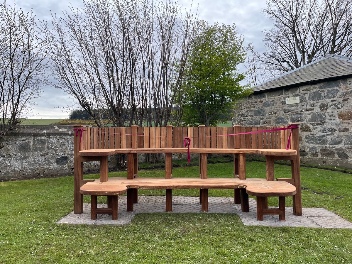 Had a lovely day @FordyceSchool on Saturday celebrating their centenary event and ribbon cutting of their wonderful new reading bench.
#ReadingSchools @scottishbktrust