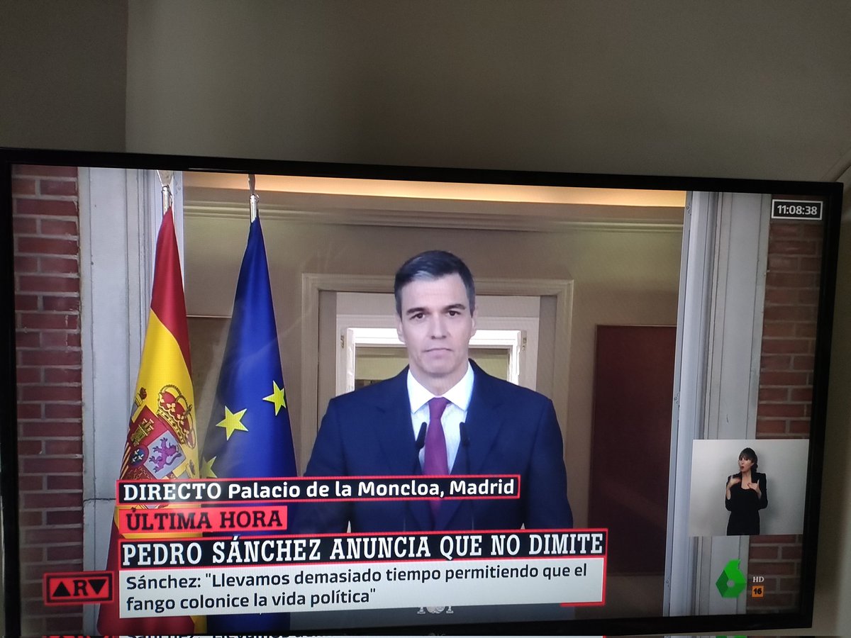 Sánchez anuncia "He decidido seguir"