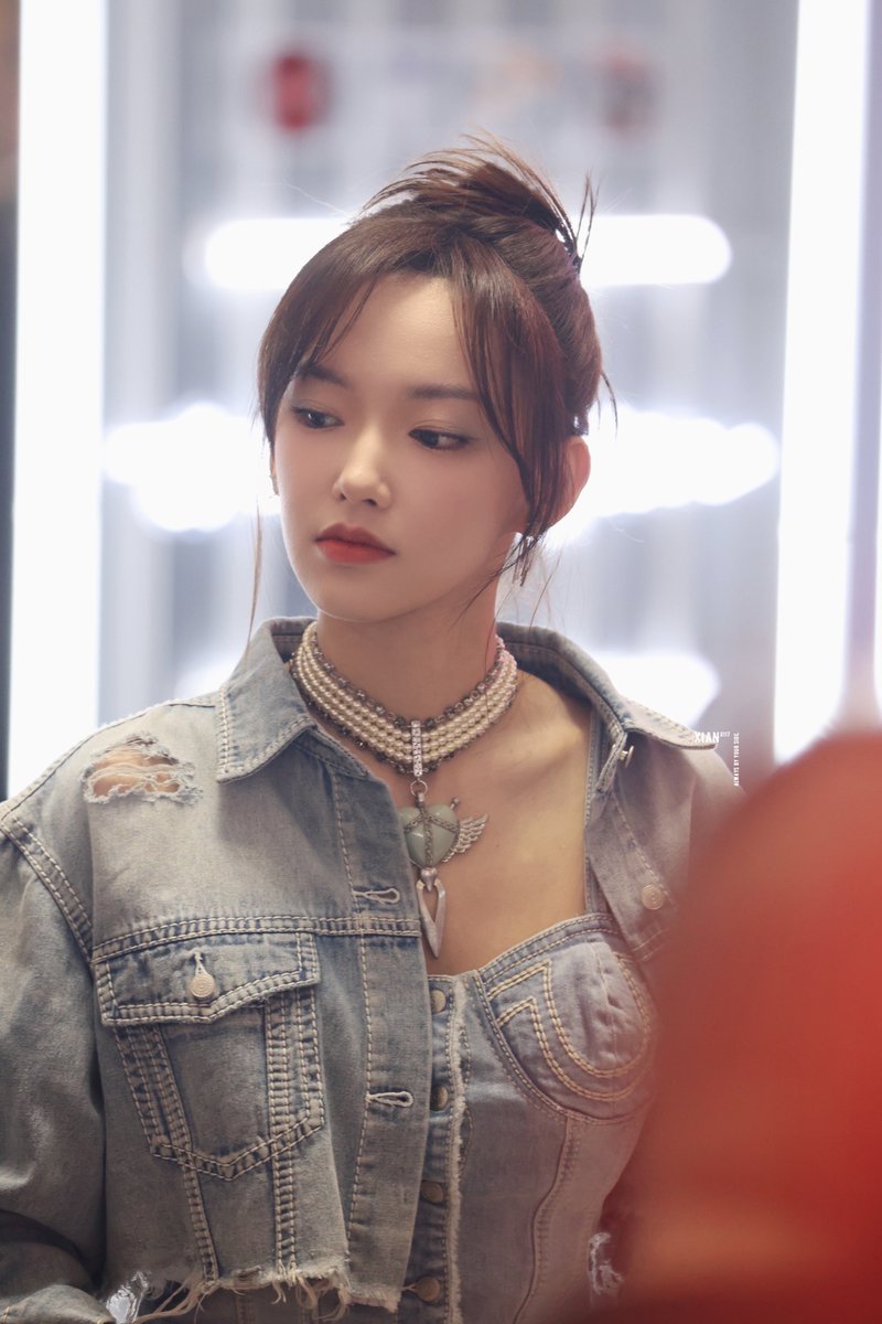 #ChengXiao for True Religion today

Queen😍😍😍

©️