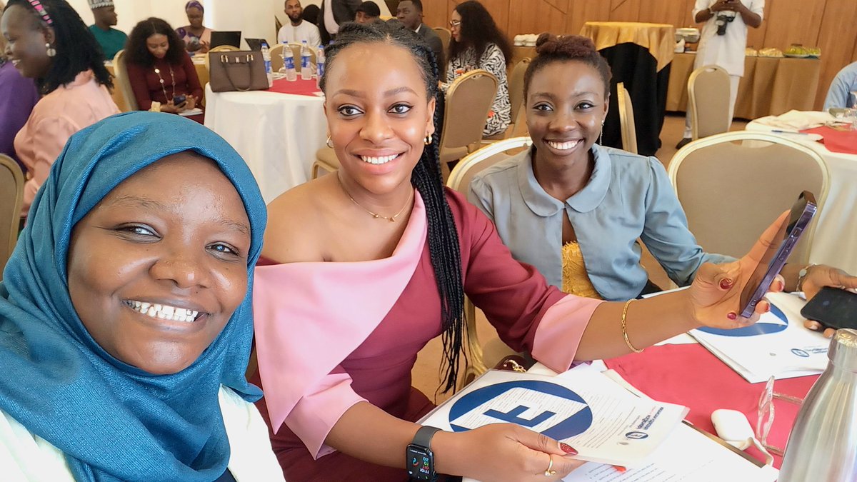A #MWFAAN mini-reunion at the <a href="/LEAPAfrica/">LEAP Africa</a> emerging leaders workshop with African Leadership Academy.  

Cc <a href="/ziggywai/">Zigwai Tagwai</a> <a href="/KedeiIbiang/">DrKay_</a>