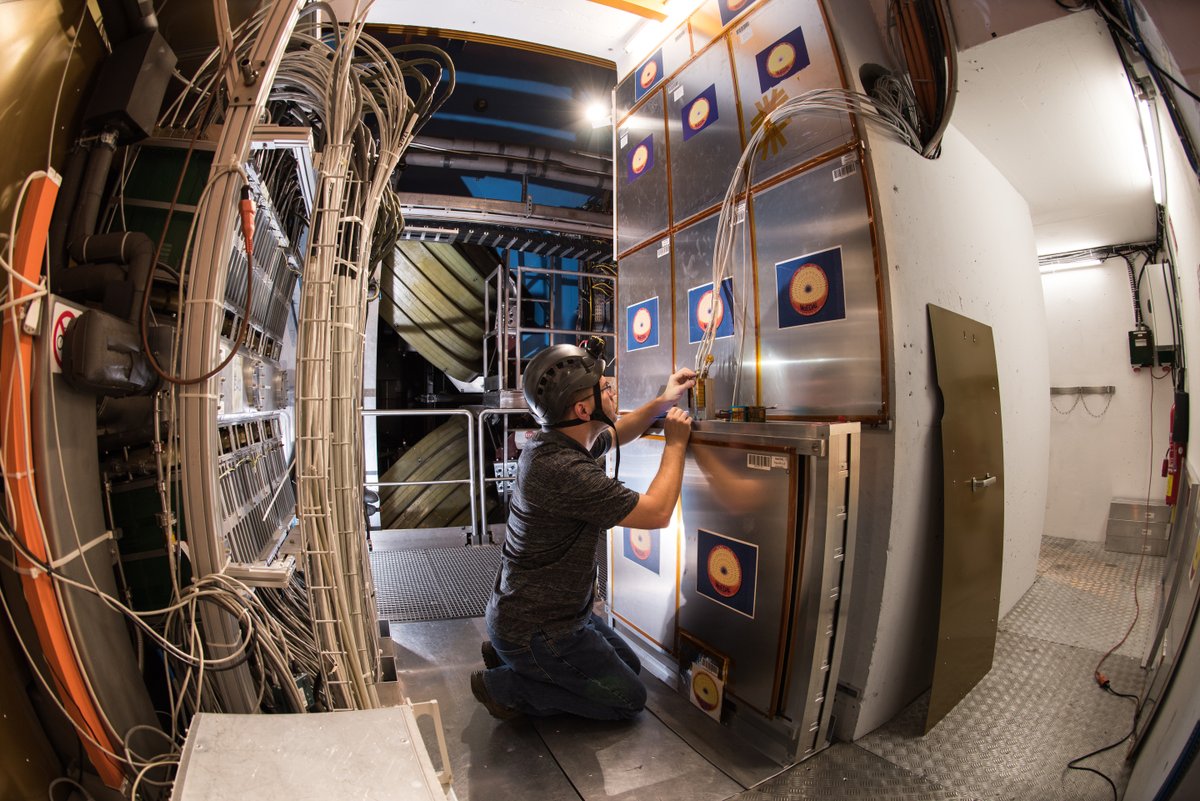 MoEDAL zeroes in on magnetic monopoles The latest searches conducted by the MoEDAL experiment at the Large Hadron Collider considerably shrink the theoretical arenas in which the hunt for magnetic monopoles can continue. Find out more: home.cern/news/news/phys…