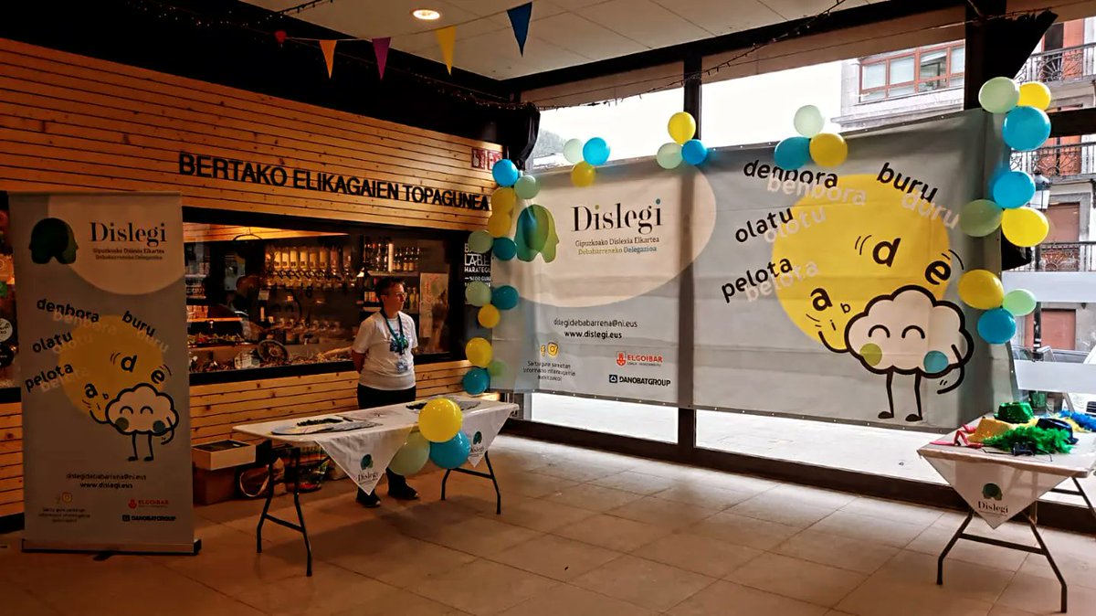 Larunbatean, Kilometro txikia ospatu zen Azpeitian. Zeinen garrantzitsua den horrelako ospakizunetan aniztasunaren alde egitea!!!Argazkietan Dislegi Delegazioak izan zuen txokoa🌈💪