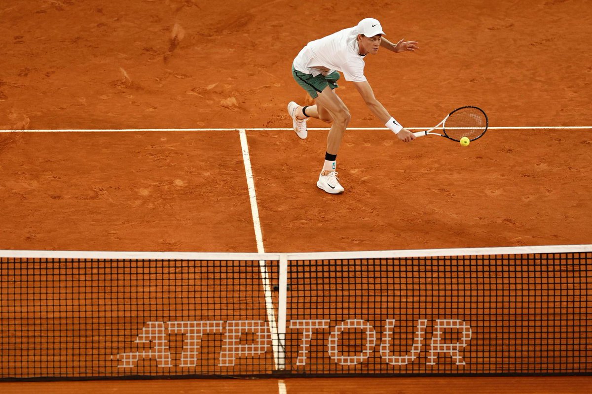 VAMOS JANNIK! 💪 Il nostro Sinner torna in campo stasera al Masters 1000 di Madrid! 🎾 Sulla terra rossa spagnola, alle 20 l’azzurro sfiderà il russo Pavel Kotov!!! E noi siamo tutti pronti a sostenerlo!!!! 👏💙 #ItaliaTeam @federtennis #tennis @janniksin #MMOPEN