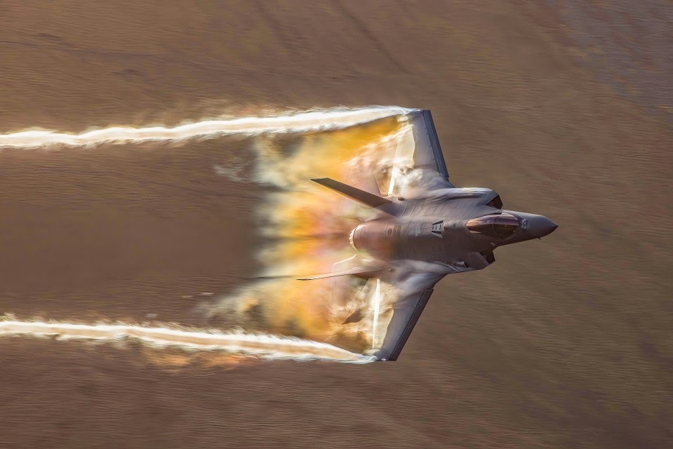 A USAF F-35 from RAF Lakenheath rips through the Mach Loop in North Wales at speeds of 550+ MPH. 📸Credit Thomas Winstone.