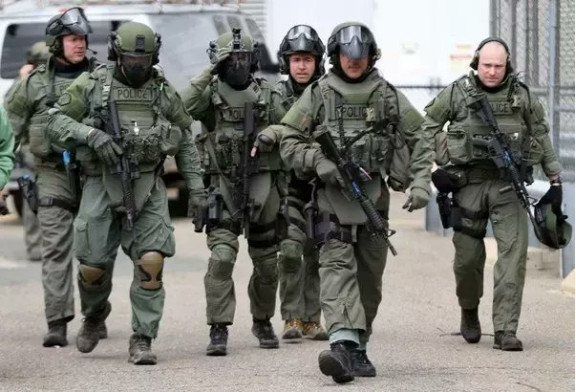 Cops when little kids are being murdered in their school VS cops when college students are protesting a genocide

All this is full of irony and sadness.
#ProudBlue #DemVoice1