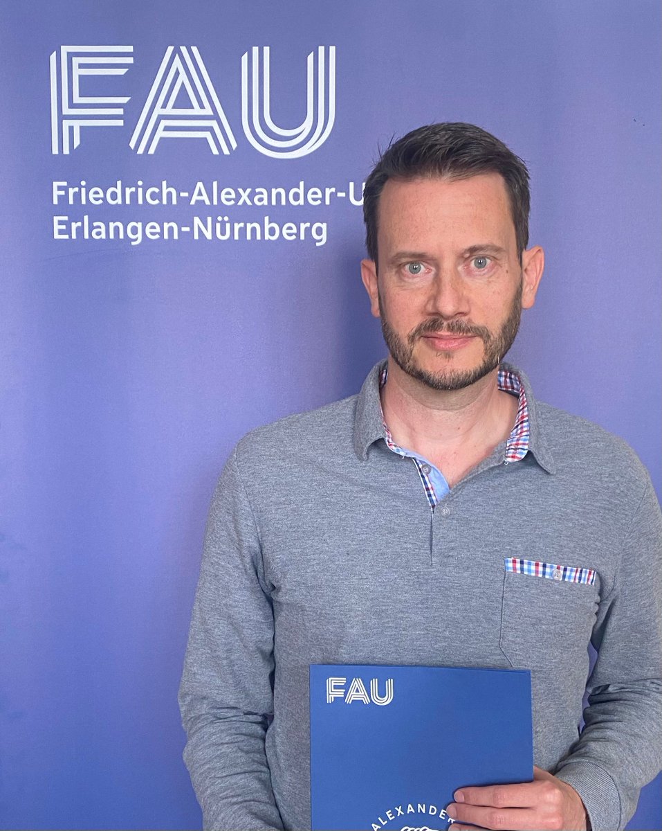 Today, I appointed Dr. Bjoern Buchholz as new #FAUprof. Bjoern is a nephrologist specializing in polycystic kidney disease. #FAUcongrats 👏👍 @UniFAU #FAU
