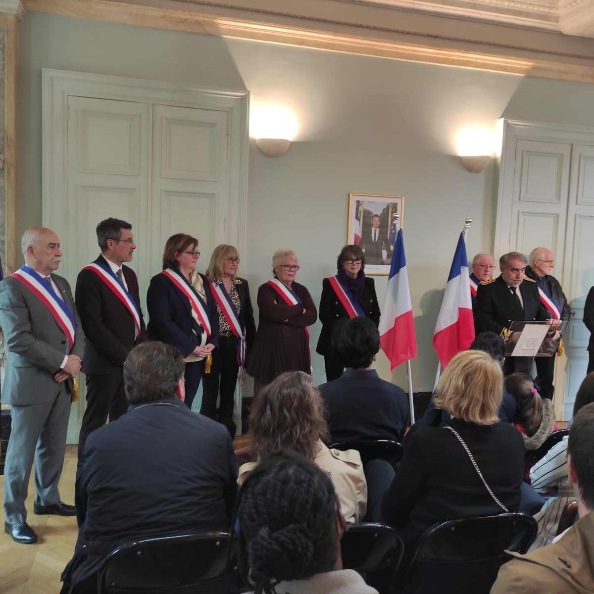 #Citoyenneté | Retour sur la cérémonie de #naturalisation présidée par M.Mailles, sous-préfet de #Fontainebleau, en présence d’élus. Félicitations aux nouveaux Français ! 🇫🇷