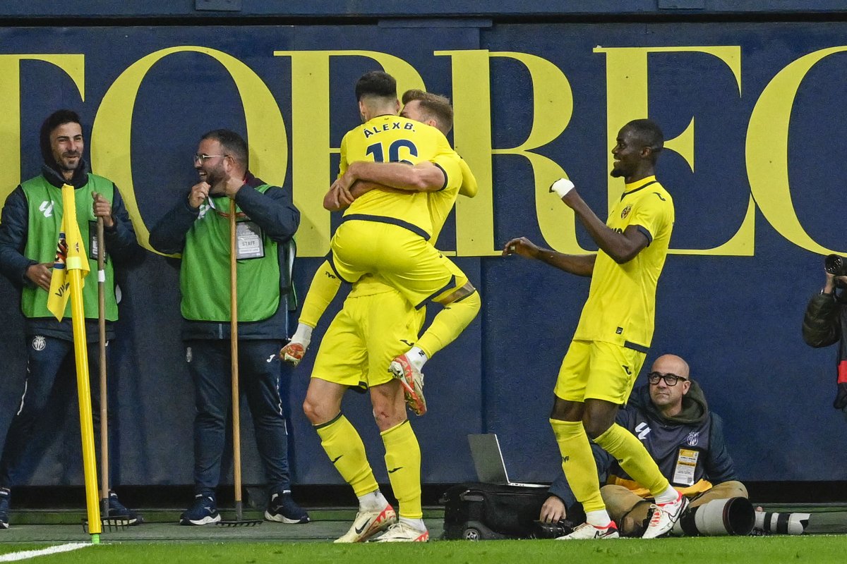 Un futbolista del Villarreal 🟡🟡 se ofrece al Barcelona 🔵🔴 larazon.es/deportes/laotr…