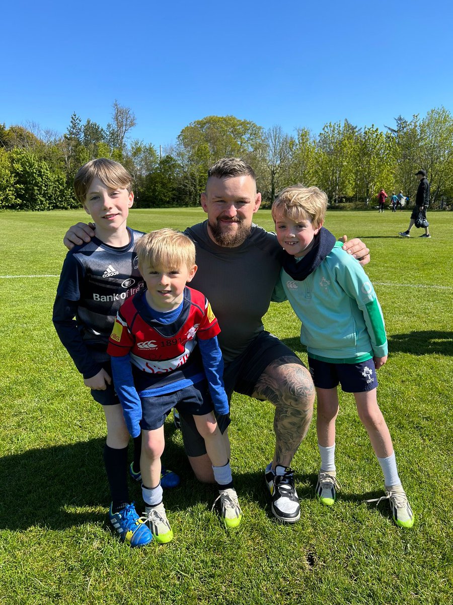 A huge thank you to former minis @AindriuPorter and Ryan Baird also joined by @JamisonGPark who took time out of their European cup semi final build up to drop by the last day of minis in Ballycorus yesterday to sign some autographs, give some coaching tips and join in the fun