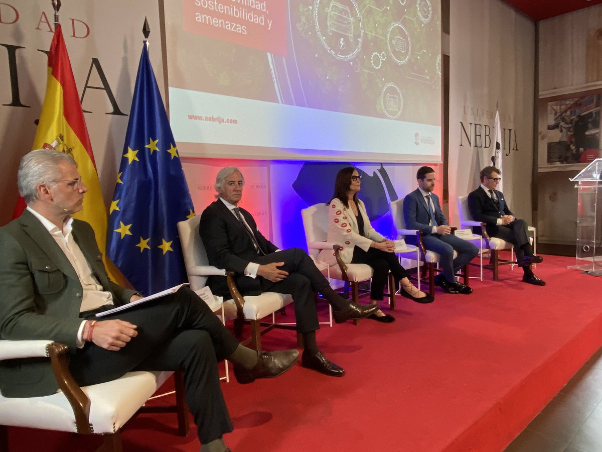 Esta mañana nos asomamos a los principales retos del transporte junto a algunos de sus grandes representantes. Nos acompañan <a href="/0sanguino/">Oscar Sanguino Gonzalez</a> de <a href="/sepla_pilotos/">Sepla</a>, Diego Martín de <a href="/_SEMAF_/">SEMAF</a>, Óscar Gómez de <a href="/Renfe/">Renfe</a> y Carlos Martínez del Colegio de Oficiales de la Marina Mercante.