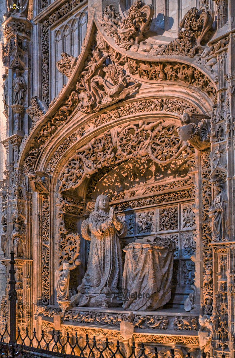 Gil de Siloé es una de las máximas cimas de la escultura gótica española de finales del S. XV. Su gran maestría técnica y su fantasía creadora le permiten realizar obras increíbles como el Sepulcro de Alfonso de Castilla en la Cartuja de Miraflores #FelizLunes #BuenosDias #art