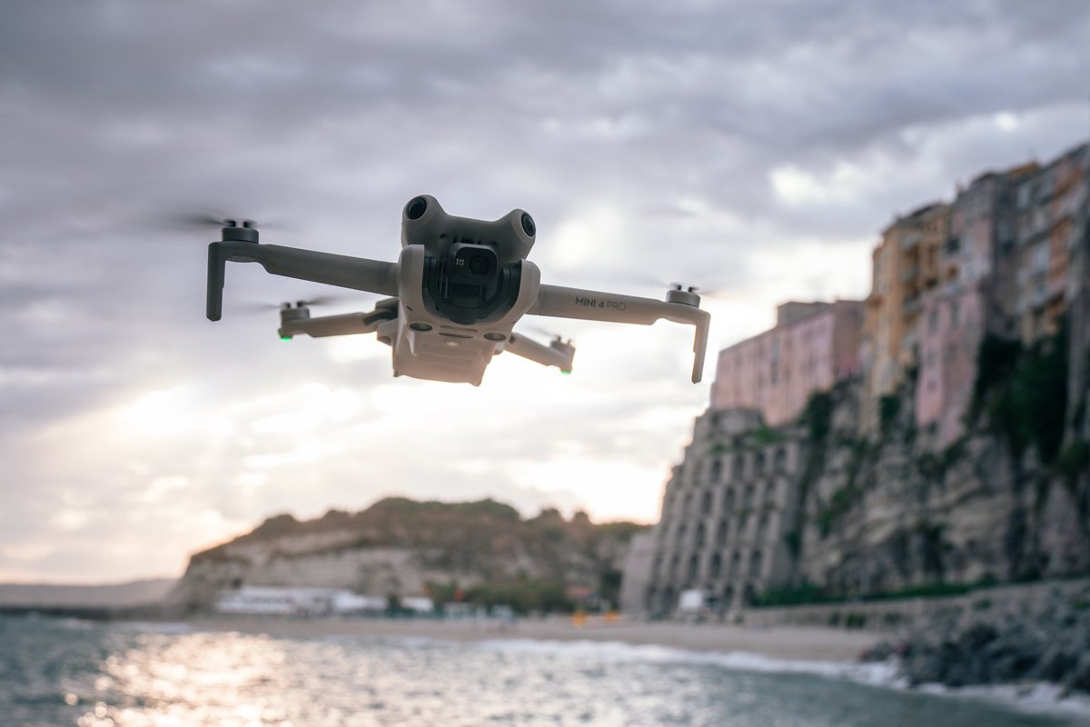 🕵️‍♀️Whether the DJI App, drone series and mobile device matched to each other? 👉Visit this link for more information: dji.ink/vYKmqh