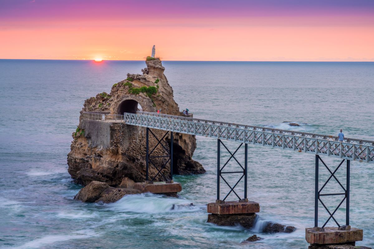 On passerait bien la journée à Biarritz, au Pays basque ! 

Quel serait votre programme idéal : surf 🏄 ou rando 🥾 ? 

#ExploreFrance 
<a href="/DestinationBtz/">Destination Biarritz</a> | <a href="/NA_Tourisme/">Nouvelle-Aquitaine Tourisme</a> | <a href="/P_Basque/">Pays Basque Tourisme</a> 

📷 Adobe Stock
