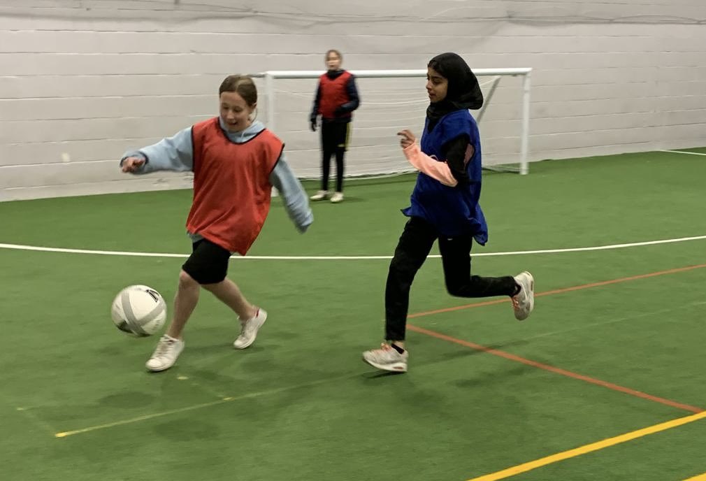 #OiamCharity 

⚽️💕 GIRLS’ STREETWISE! 

⭐️ Another amazing session on Friday!

✅ We had a visit from PC Ali @WYP_SaferBD, who talked about the importance of making positive choices and believing in yourself 💪

❤️ “It’s great the girls have made new friendships” (Anna OIAM)