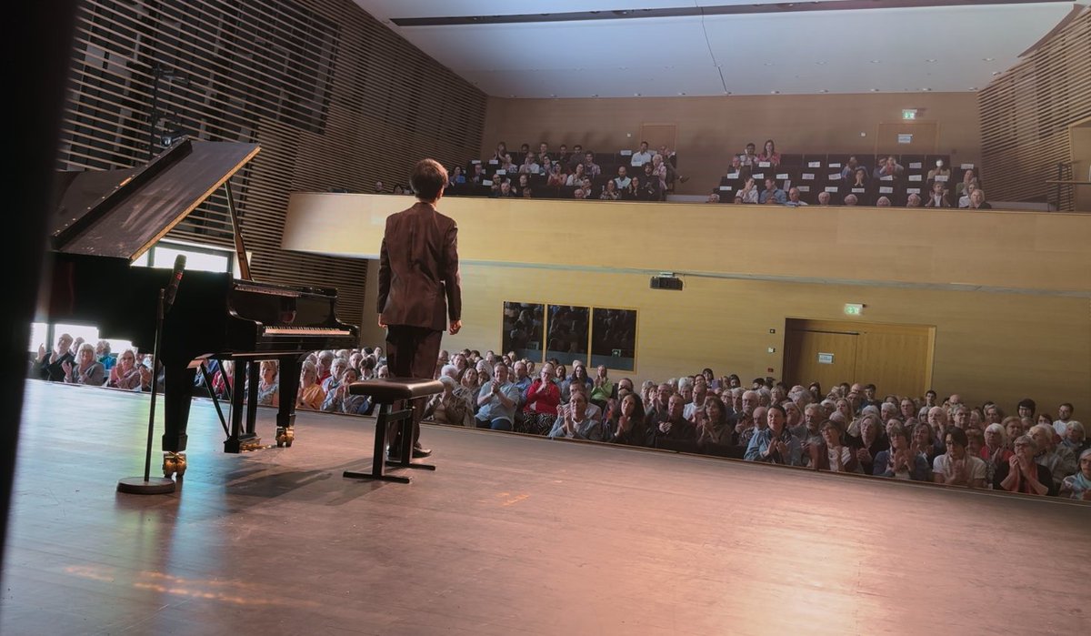 Vielen Dank Planegg! 🇩🇪ミュンヘン郊外のプラネック市でのリサイタル、午前11時開演で外の暖かい光が差し込むホールだったので、フォーレのノクターン弾きながら「選曲間違えたかなぁ😅」と思いましたが、結果的に気持ちよく弾かせていただきました。