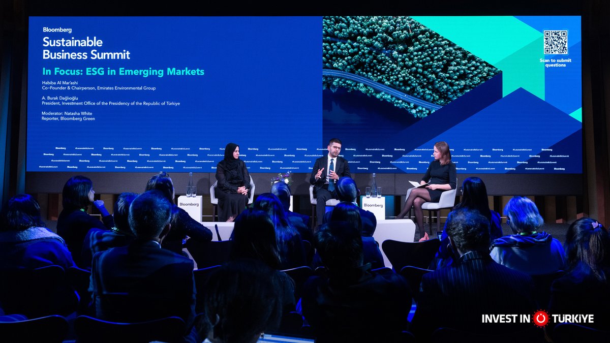 .@InvestTurkey President A. Burak Dağlıoğlu addresses at the “In Focus: ESG in Emerging Markets” session in Bloomberg Sustainable Business Summit in London, highlighting Türkiye’s renewables policies.   

Read more at tinyurl.com/bdhcp4sf.

#Türkiye #SustainableBizSummit