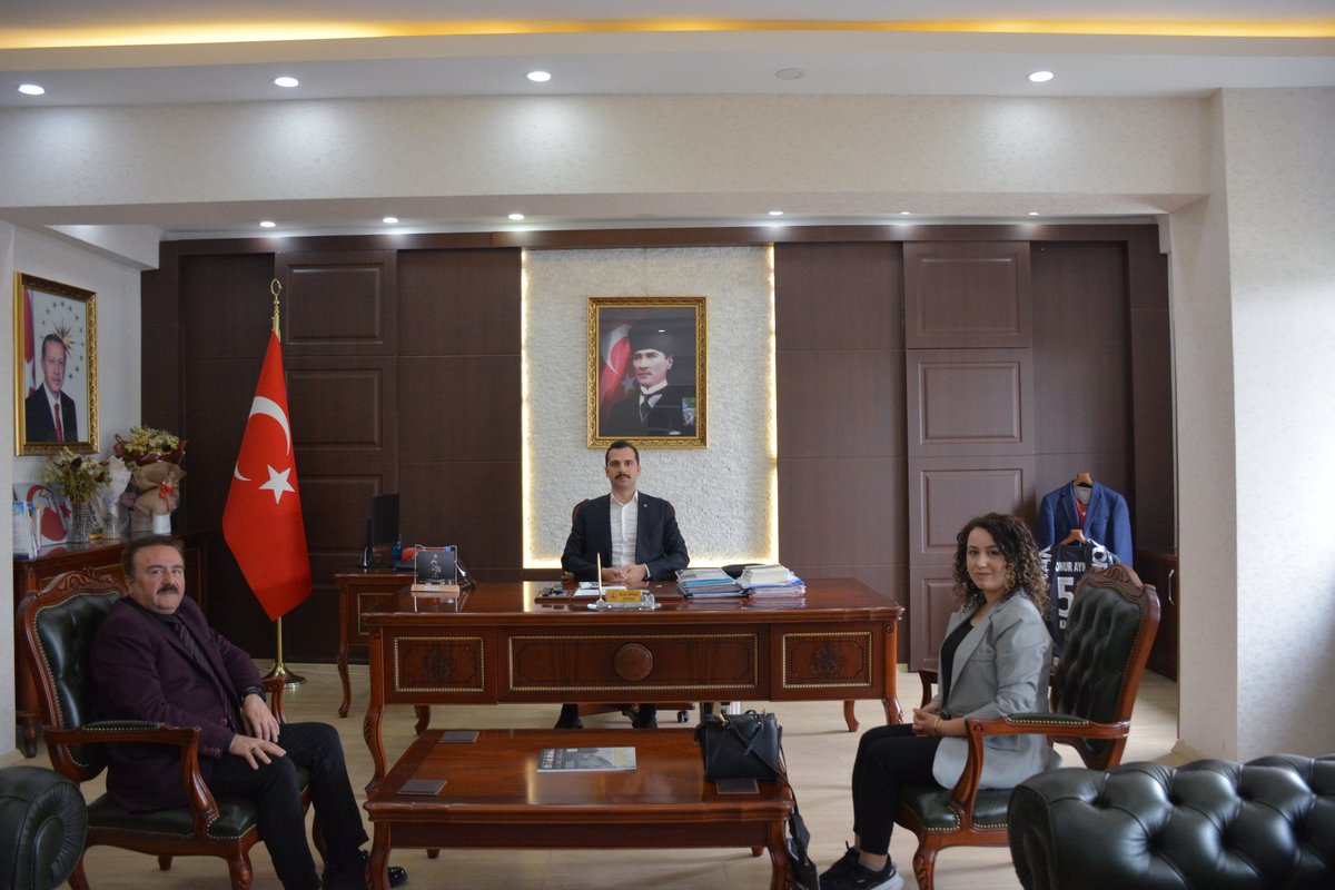 Sivas Yeşilay  Şube Başkanı Bülent AKIN ve Uzman Zeynep BULUT, Kaymakamımız Sayın Onur AYKAÇ'ı makamında ziyaret etti.