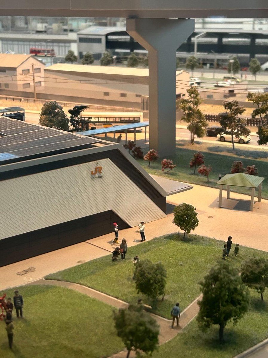 Thank you Ishani for the first photo of mini Amy & Phil at the SC Maglev & Railway Park in Nagoya! 😍🙏✨🥹 You can find us by the model of the museum in the Great Railway Diorama. Send me a pic if you find us! 🔎