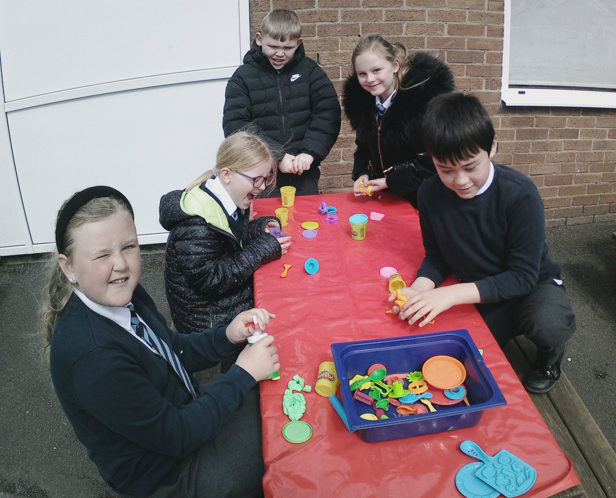 Golden Welly winners for positive @OPAL_CIC play this week were Jacob and Annabel in Y5. #outdoorplay