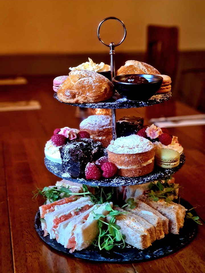Afternoon tea at @TheBadgerInn Church Minshull 🍰🧁 Go on treat yourself, Monday to Saturday 2pm to 4.30pm Good old afternoon tea or even bottomless afternoon tea 🥂 tastecheshire.com/places-to-eat/…