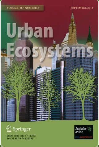 Sónia Serra, Ana Raquel Calapez e Maria João Feio, investigadoras do DCV, são algumas das autoras do recente artigo sobre ecossistemas ribeirinhos urbanos que a revista Urban Ecosystems (Springer) publicou e que resultou de uma colaboração entre a UC e a UA.