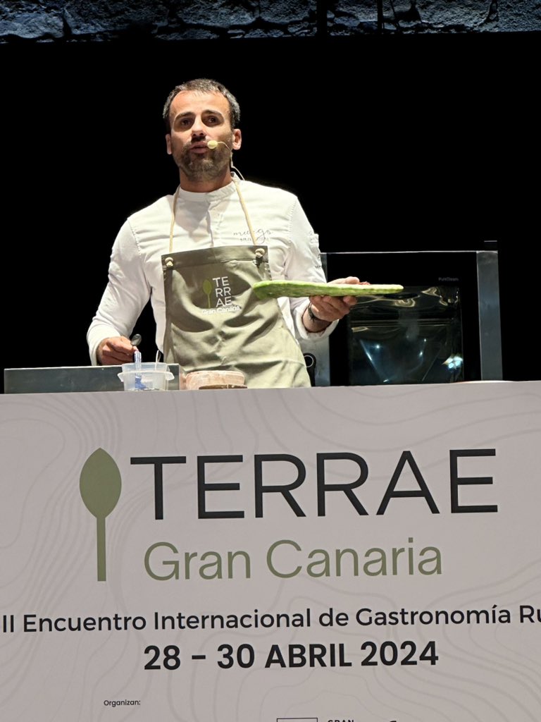 gastroplanet_'s tweet image. La segunda jornada de @TerraeRural comienza en el Teatro Consistorial #Gáldar #grancanarias con la ponencia “La obsesión controlada por un territorio” con @borjamarrero chef en el rte. #muxgo (Las Palmas, Gran Canarias).
Os lo iremos contando en nuestra web @gastroplanet_