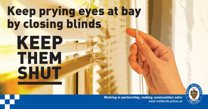 Burglars are breaking into homes by using side entrances and the back door 🚪This is so they can't be seen.

🔑📱Don't prop doors open and remove valuables like car keys and phones away from open doors and windows and close blinds.

✅Find out more here ☀️ bit.ly/3EFPZ5E