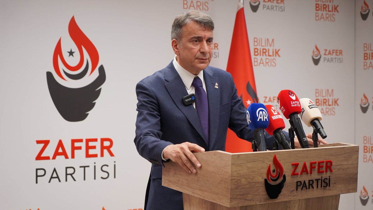 Azmi Karamahmutoğlu: “En büyük avantajımız, en genç ve en eğitimli tabana sahip parti olmamızdır. Zafer Partisi, en genç ve en eğitimli tabana sahip parti konumunda. Buradan hareketle Zafer Partisi, yaşamın içinde olan bir partidir. Büyükşehirlerde yalnızlaşan, tek kalan