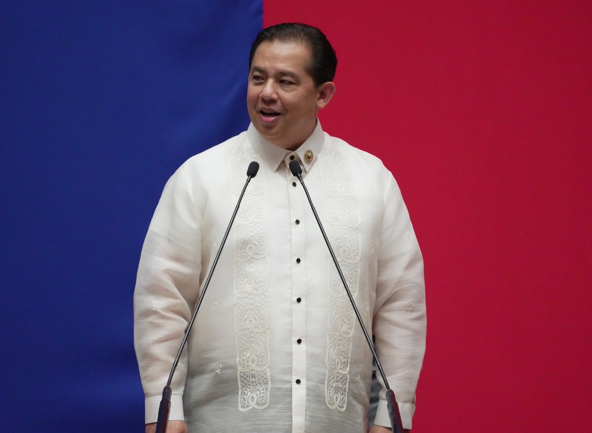 LOOK | Speaker Ferdinand Martin G. Romualdez delivers his message during the opening of the session at the plenary hall of the House of Representatives Monday afternoon.

1/2