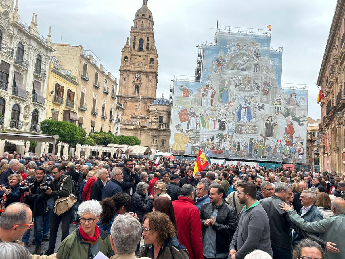 Ayer salimos a defender la democracia, esto no va de un partido o de una persona, sino de seguir conquistando derechos y cuidar el gobierno democráticamente elegido en las urnas.