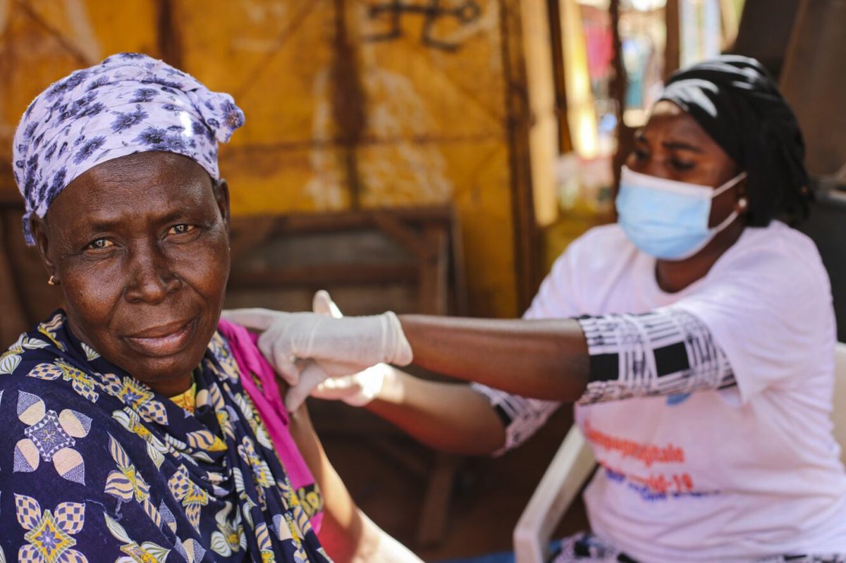 Semaine africaine de la vaccination : À savoir sur le 1ᵉʳ vaccin antipaludique, le RTS, S : 👇🏿 ➡️Il est le tout premier vaccin recommandé contre une maladie parasitaire humaine ; ➡️Le premier spécialement conçu pour lutter contre le #paludisme. 🦟 #LesVaccinsSauventDesVies
