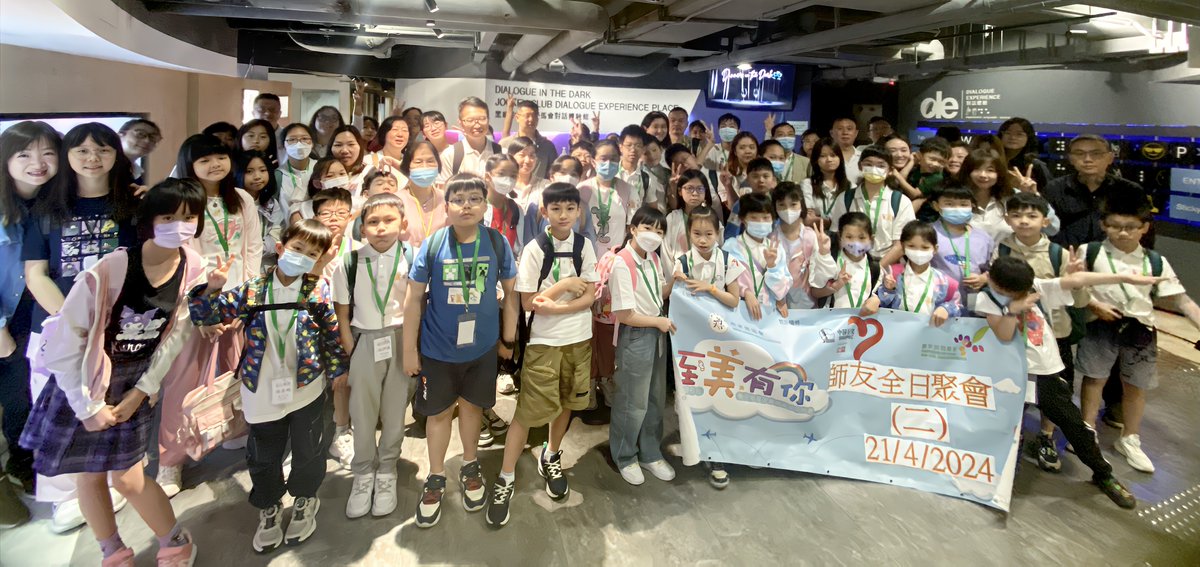 SinopecNews's tweet photo. Recently, a volunteer team composed of Sinopec Century Bright Capital Investment Ltd., Sinopec (Hong Kong) Ltd. and Sinopec Insurance Ltd., together with the children from the beneficiary families, had a #DialogueintheDark, an immersive tour and workshop in Kowloon of Hong Kong. 💓
Teamed up with Sinopec volunteers, the children took a session that was run virtually in simulated darkness and silence. The facilitators who are blind or have low vision shared their challenges in daily life.
As one of the children wrote to Sinopec volunteers, “The tour made me realize the challenges and difficulties of the people with disabilities in the real world and taught me the importance of vision and cherishing our senses.
Sinopec is engaged in Better Life: Youth and Children Caring Program to support the growth of children and young people from needy families.💓✊
#SinopecinHongKong #CleanerEnergyBetterLife #CommunityforSharedFuture