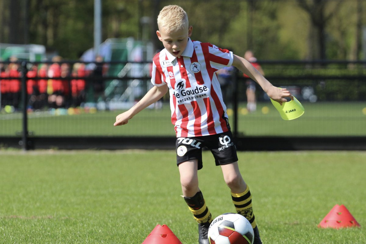 GOMOS-voetbaldag in het Drentse Norg.. zelfs shirtjes van @SpartaRotterdam! 📸