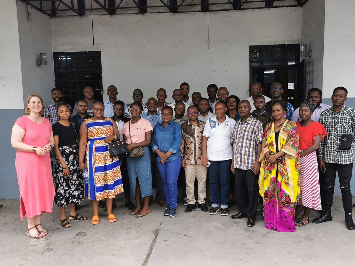 Cette semaine j'ai animé à Kinshasa un #workshop sur la numérisation patrimoniale! Il a rassemblé près de 30 participants, principalement des enseignants et des étudiants en #archivistique de l' @Unikinrdc et de l'Institut Supérieur de Statistiques de Kinshasa.