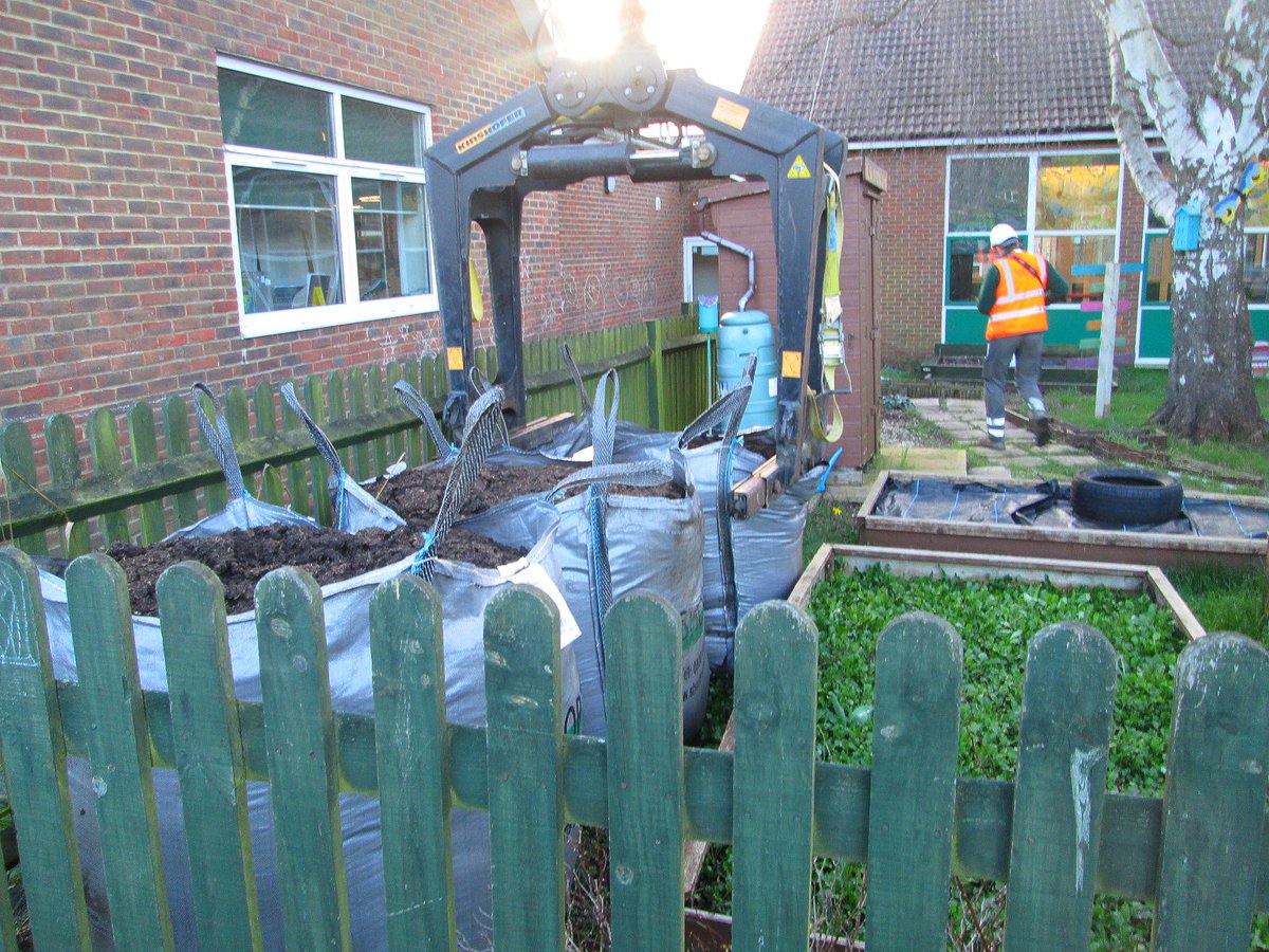 🌱🌼 We're delighted to have contributed compost to @HSPrimary garden project! It's heart-warming to know that our donation is helping children get their hands dirty and learn about gardening. Happy planting, little gardeners! 🌱🌼 #CommunitySupport #SchoolGarden #ProudDonors