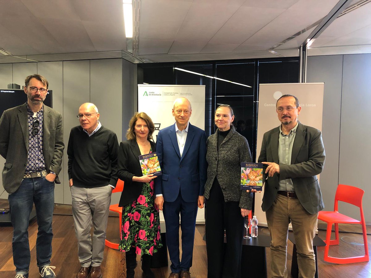 El Centro Andaluz de las Letras fomenta la narración oral entre los niños y jóvenes a través de la experiencia ‘Babayán Story Project’ ➡️El delegado de @CulturaAND, @fernandoegea2 asiste a la presentación de este proyecto del que han disfrutado un centenar de escolares