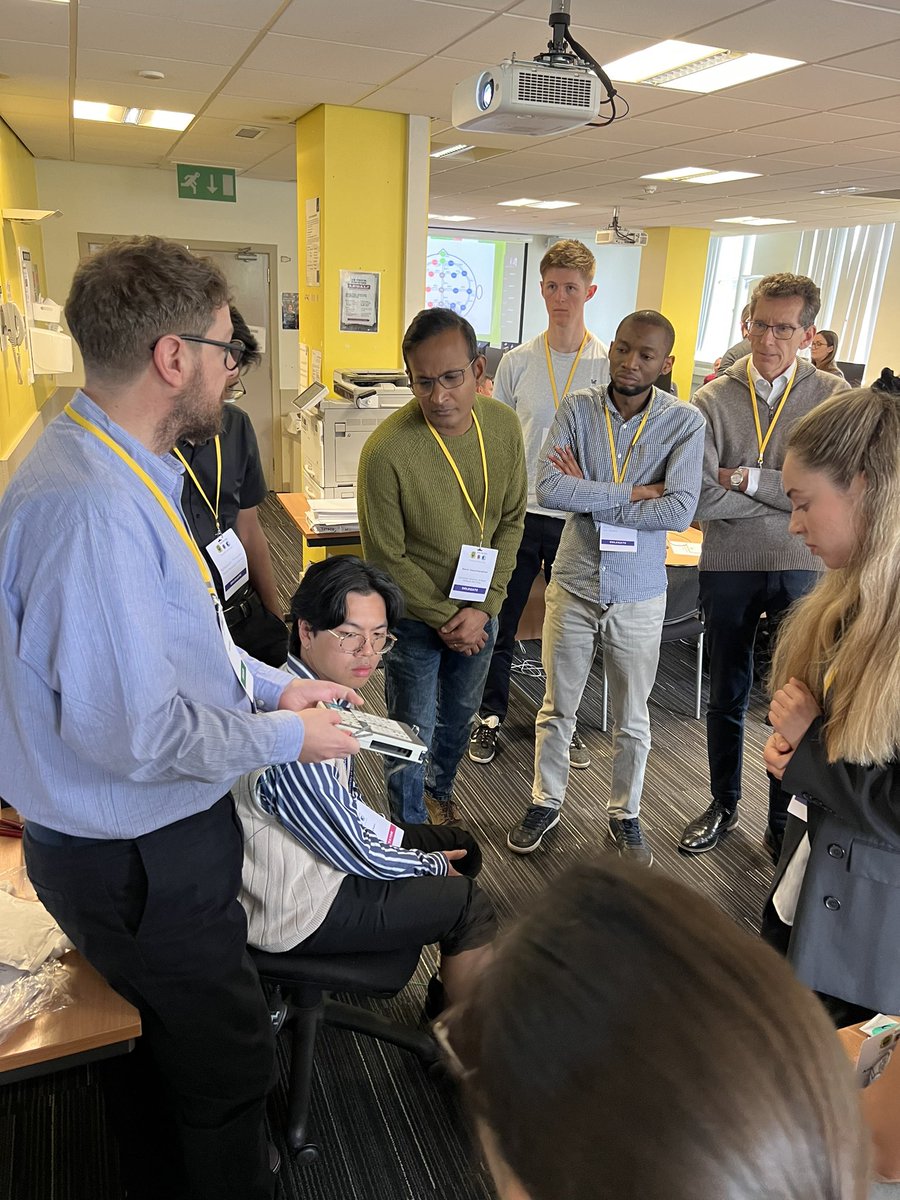 #BSSPSG things are in full swing here for the British Sleep Society PSG course at the place of useful learning (@sleep_strath @strath_psh @UniStrathclyde ) thanks to Xavier Chan for being our “volunteer patient”
