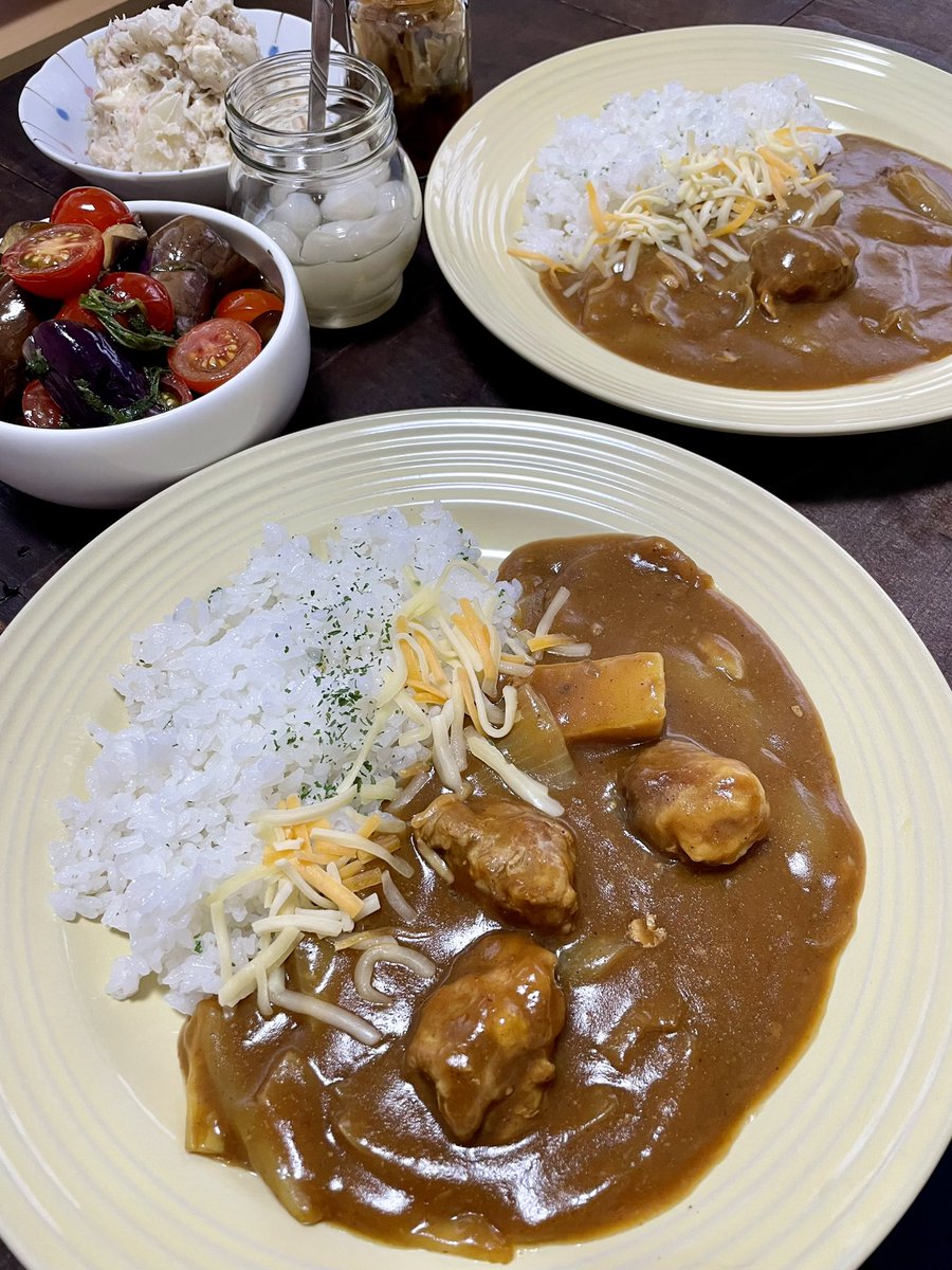 お肉ゴロッと入れたポークカレーで連休最終日を締めくくる！🍛✨️ 明日からまたがんばろ୧( ˙ᵕ˙ )୨