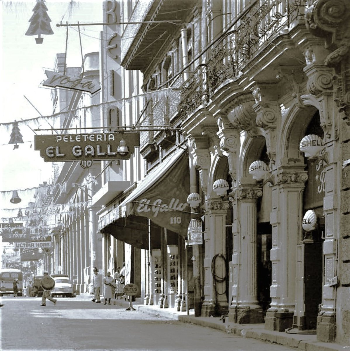 FOTOS DE #CUBA: Calle Reina, #LaHabana, en los años 50.

#BuenosDías, a pesar de la dictadura.

Te esperamos en #DiarioDeCuba: diariodecuba.com

📸: Vintage Cuba/Facebook