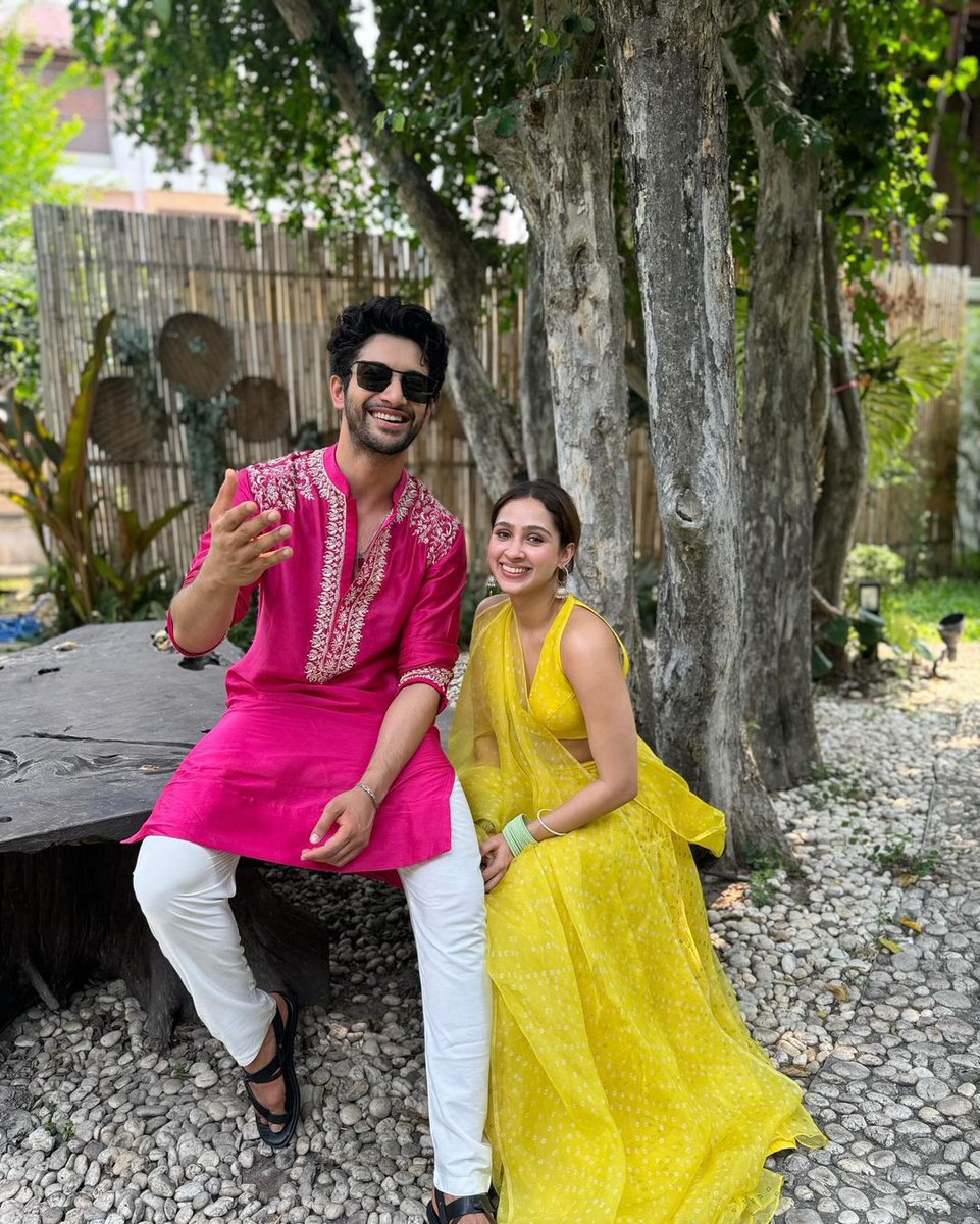 National crush #RohitSaraf and his co-star #PashminaRoshan look all things vibrant in a recent pic, amps excitement for the release of Ishq Vishk Reboud