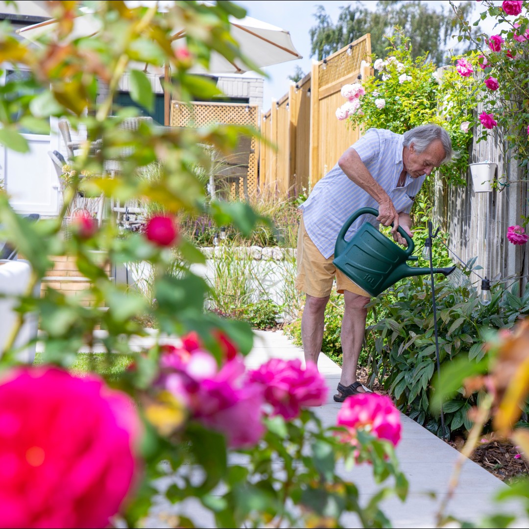 It's National Gardening Week 2024 and this year's theme is 'Knowledge Is Flower' with @The_RHS. Visit our latest blog for more quick and easy water saving tips to keep your garden glowing and the taps flowing in: orlo.uk/Dn93a #SouthEastWater💦#NationalGardeningWeek