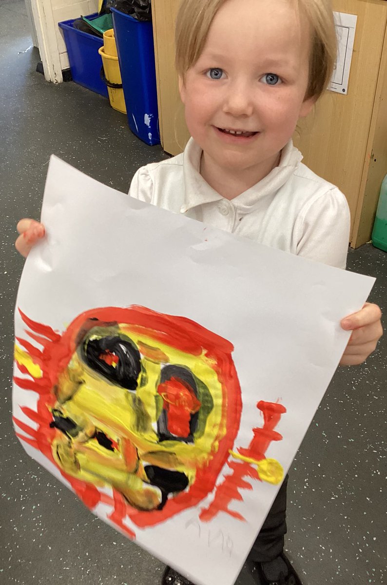 Reception A have been reading the story Supertato by Sue Hendra and Paul Linnet. Look at the fantastic paintings we have created  #letyourlightshine#supertato