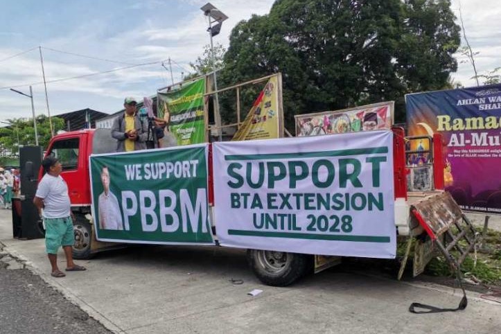 LOOK: Several civil society organizations (CSO) held a caravan in Maguindanao del Norte on Monday, April 29, calling for the extension of the Bangsamoro Transition Authority (BTA) until 2028. 

The caravan was held in time for the visit of President Ferdinand Marcos in…