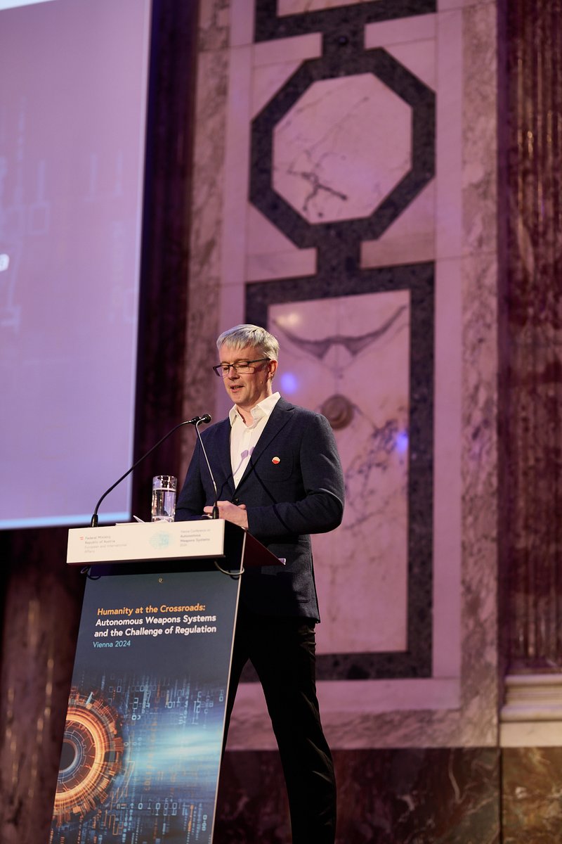 Jaan Tallinn, Co-founder of the Centre for the Study of existential Risk, @Cambridge_Uni provided a keynote speech⤵️ He said that the #AutonomousWeapons arms race may be the most consequential for humanity – and has the potential for human extinction. #AWS #AWS2024Vienna